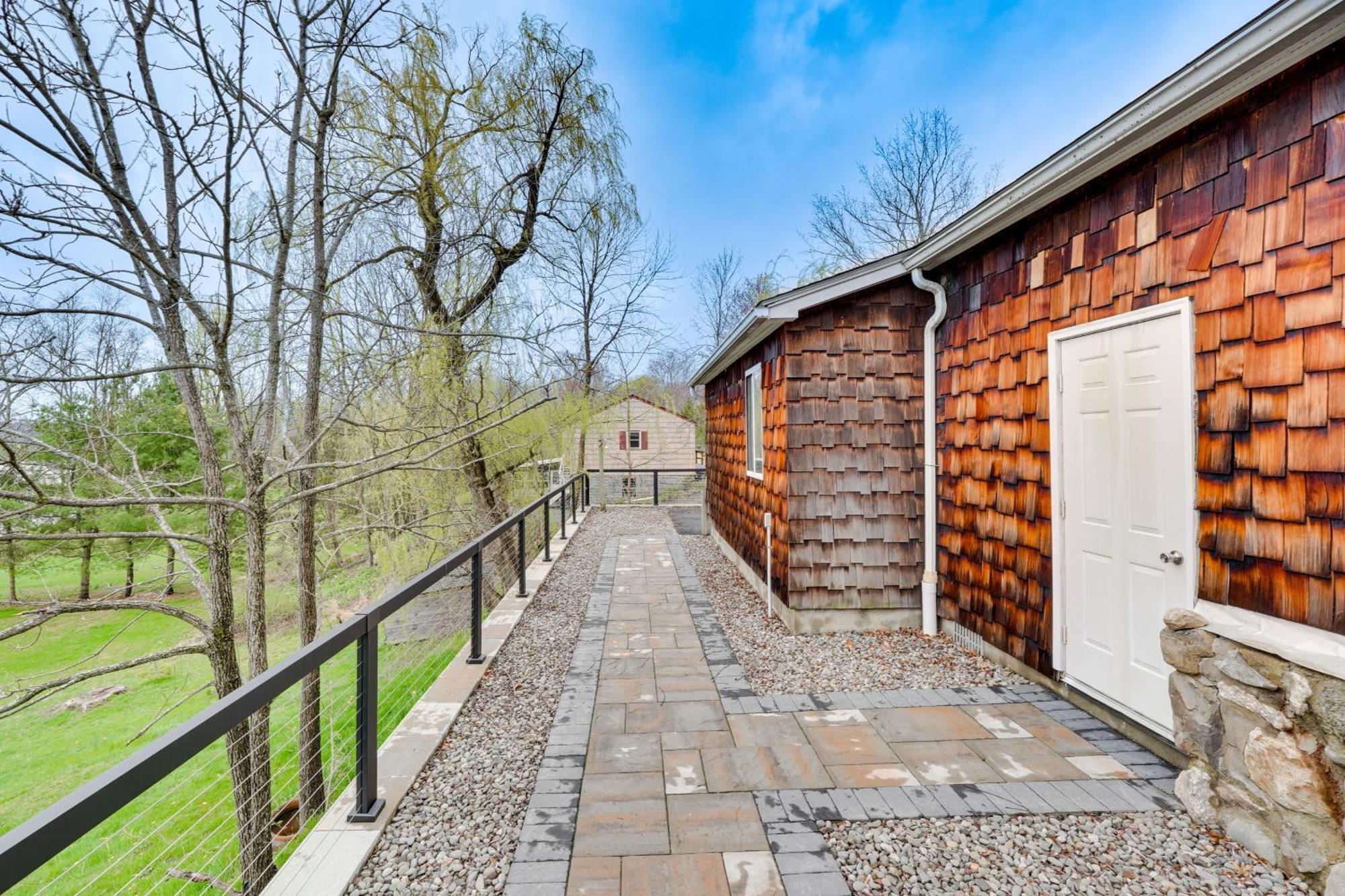 Cozy Upstate Studio With Walkill River Views! นิวพาลทซ์ ภายนอก รูปภาพ